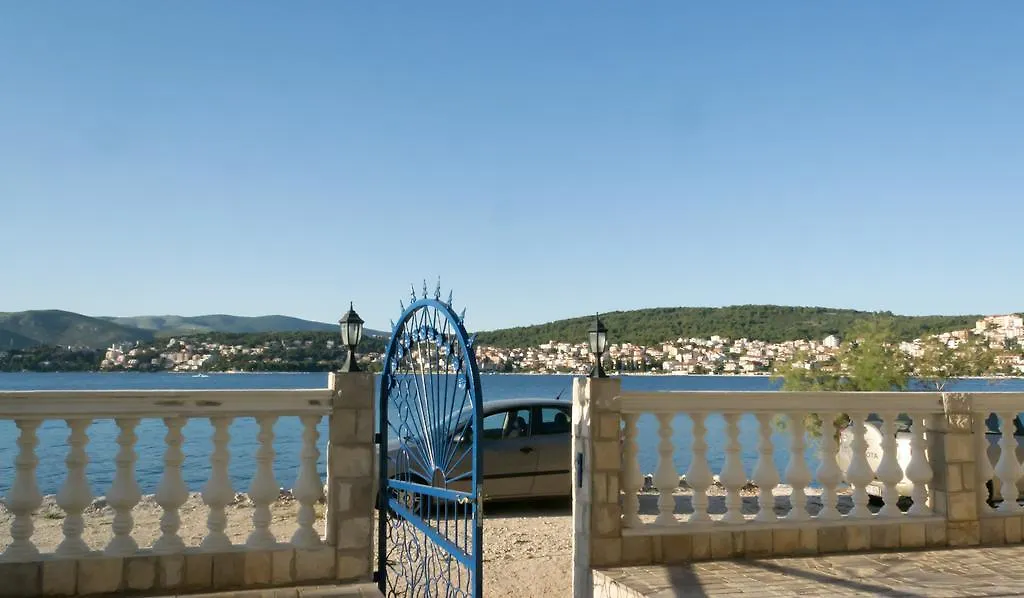 Planikovica Apartments Trogir 0*,